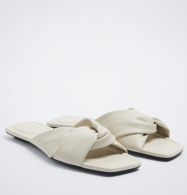 Parfois's delicate and elegant white sandals are suitable for every occasion with a unique knot as a highlight.