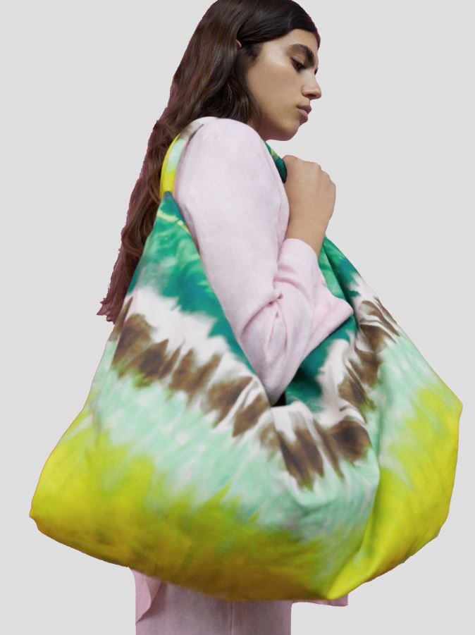 The impressive and vibrant Parfois Livy2 Tote Bag will become the highlight of her outfit